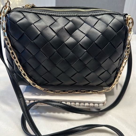 Quilted Vegan Crossbody NWT - Picture 2 of 8